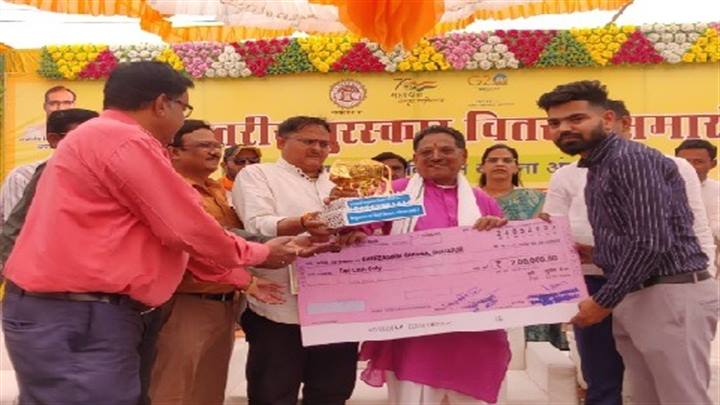पशुपालन मंत्री श्री पटेल ने राज्य स्तरीय कार्यक्रम में गो-पालकों को किया पुरस्कृत
